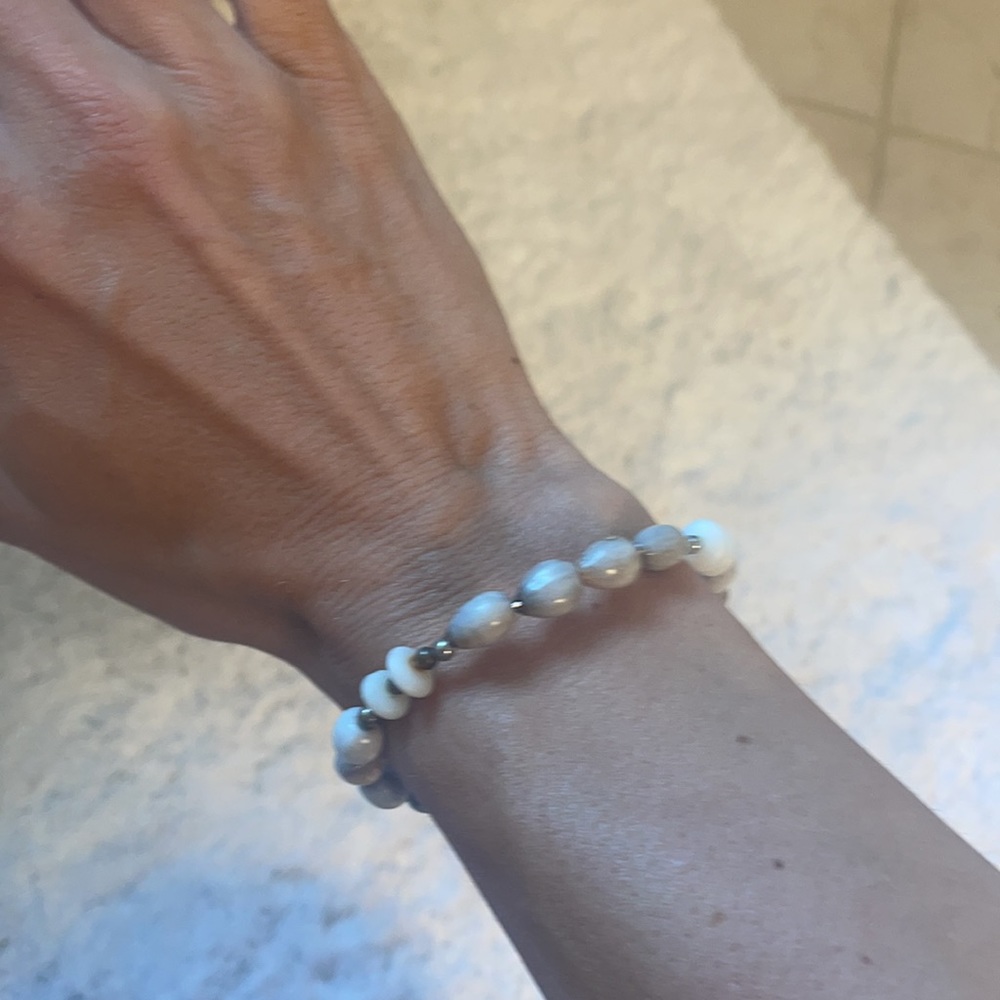 Shell Bracelet - Picture 3 of 3